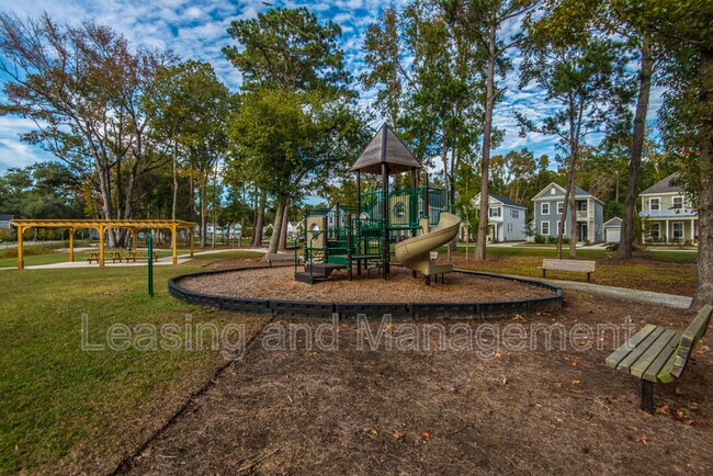 Building Photo - 2000 Fleming Woods Rd