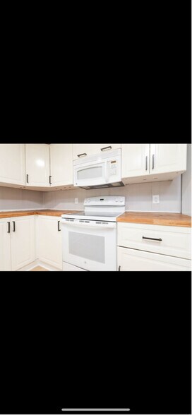 Building Photo - 225 Willow Lake Ln