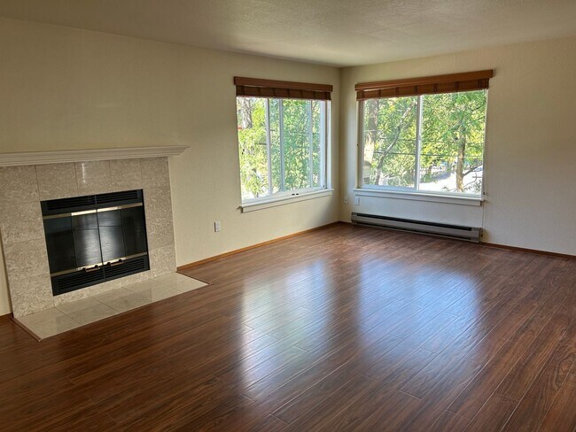 Building Photo - 707 N 130th St