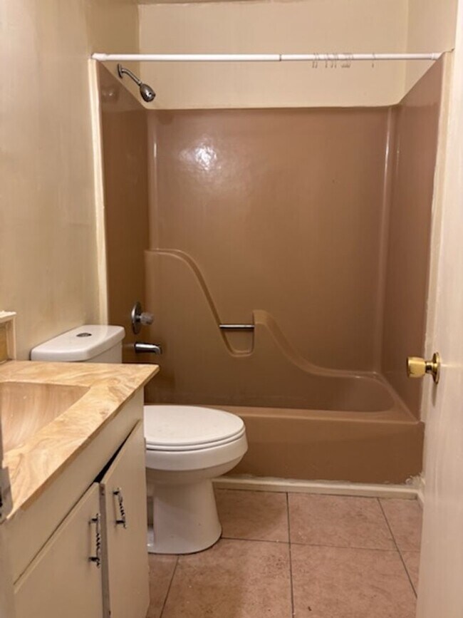 Building Photo - 3359 Suncrest Dr