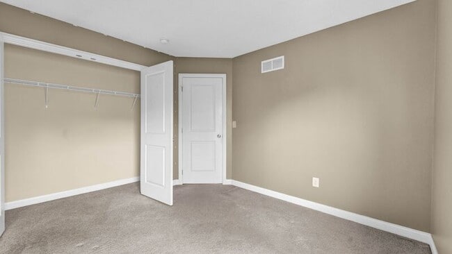 Building Photo - 6294 New Albany Rd W