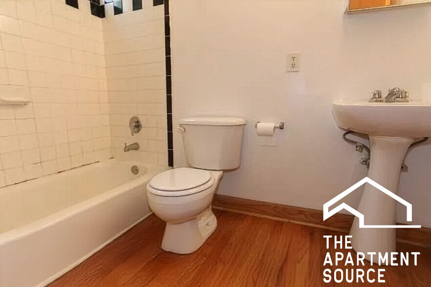 Building Photo - 3449 N Sheffield Ave