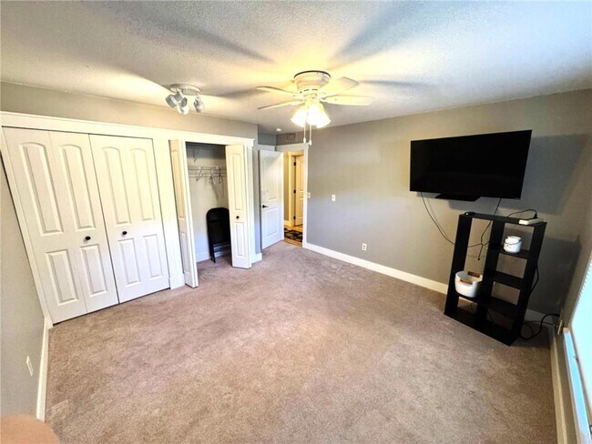 Building Photo - 15565 26th Ave N