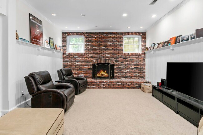 Building Photo - 6916 Seven Locks Rd