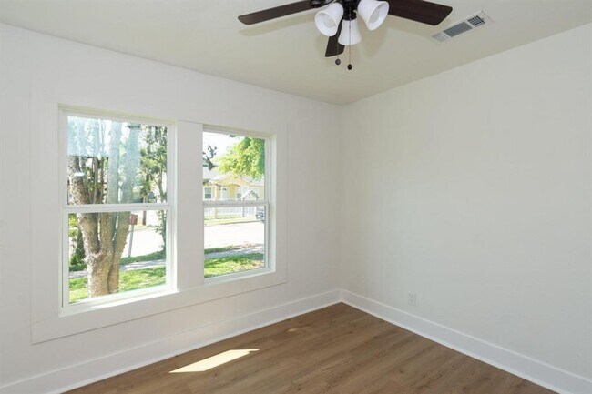 Building Photo - 502 N Jones St