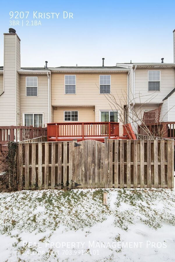 Building Photo - 3-Bedroom, 2.5-Bath Townhome with One-Car ...