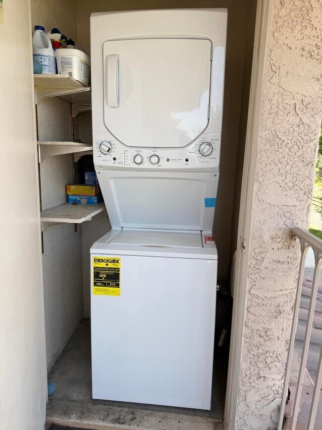 Building Photo - 505 S Farrell Dr