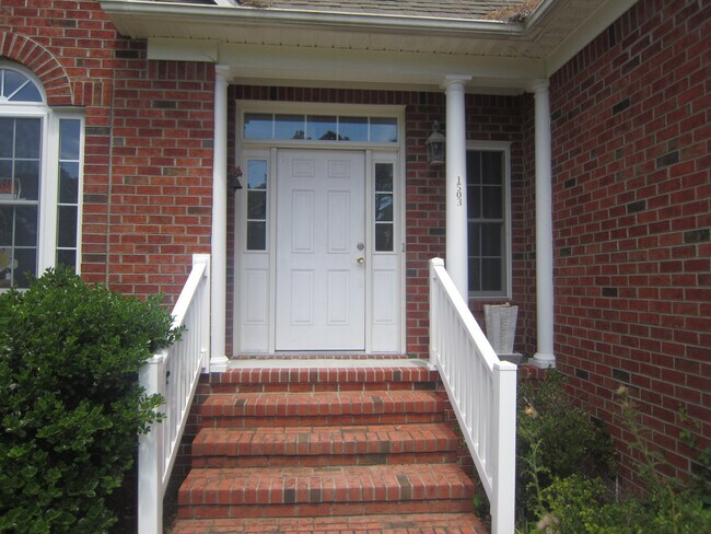 Building Photo - Live Where Others Vacation | 4BR Unique Home in the Gated Community of Fairfield Harbour!