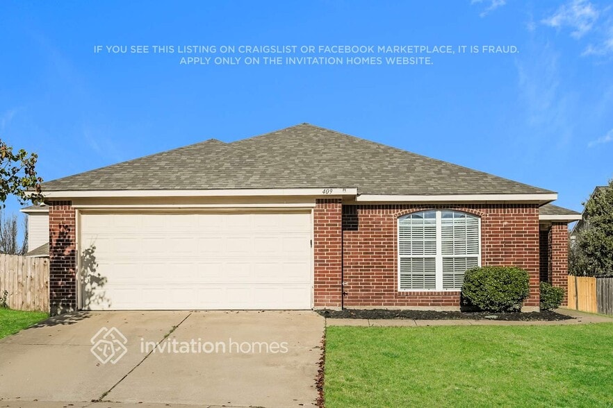 Primary Photo - 409 Heritage Dr