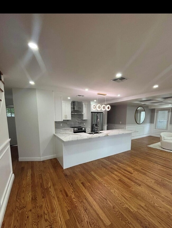 Building Photo - 214 Oak Neck Rd
