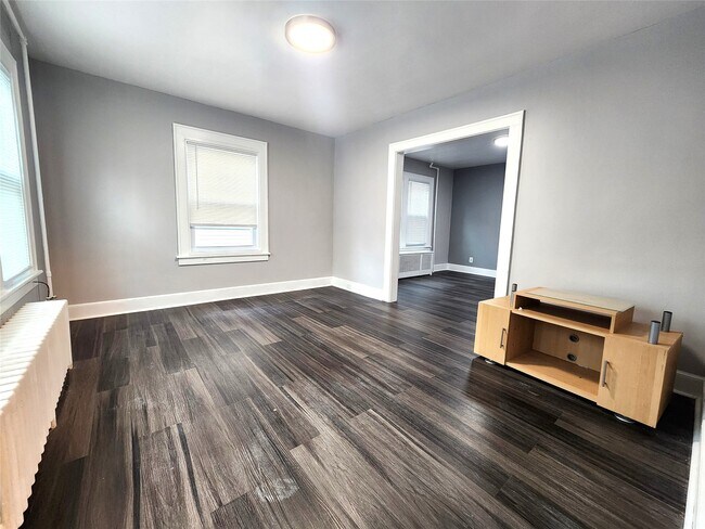 Building Photo - 87 S Washington St