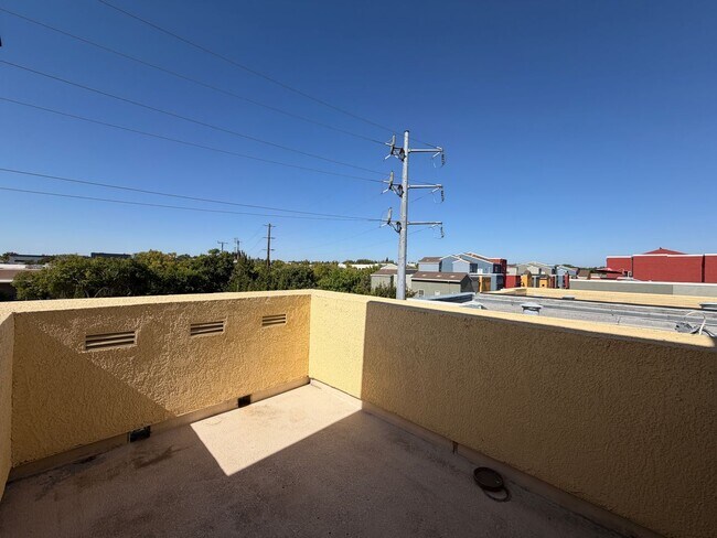 Building Photo - 10847 Wraysbury Way