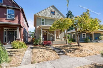 Building Photo - University Park Farmhouse with Yard, Deck ...