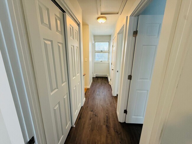 Building Photo - 276 Parliament Cir