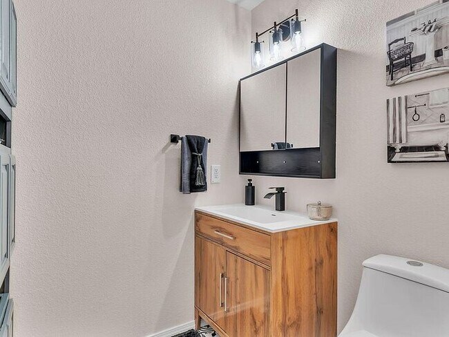Building Photo - Single-level living at its finest! This co...