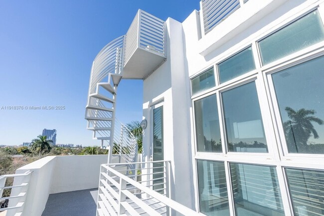 Building Photo - 3062 Bird Ave