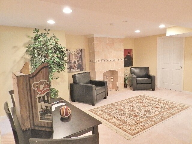 Building Photo - Stunning Rambler-Fantastic Location