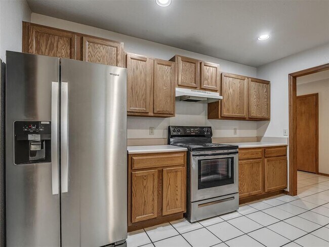 Building Photo - 304 Eccell Ct