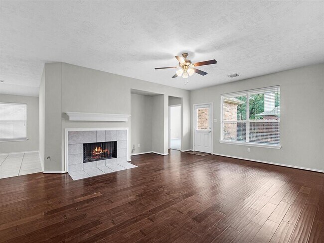 Building Photo - 23301 Tuttle Ct