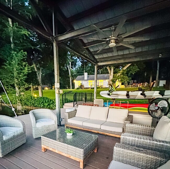 Building Photo - *** Lake Austin House * Waterfront * Lush 2 Acre Yard w/ Boat Dock * Pet Friendly * Fully Furnish...