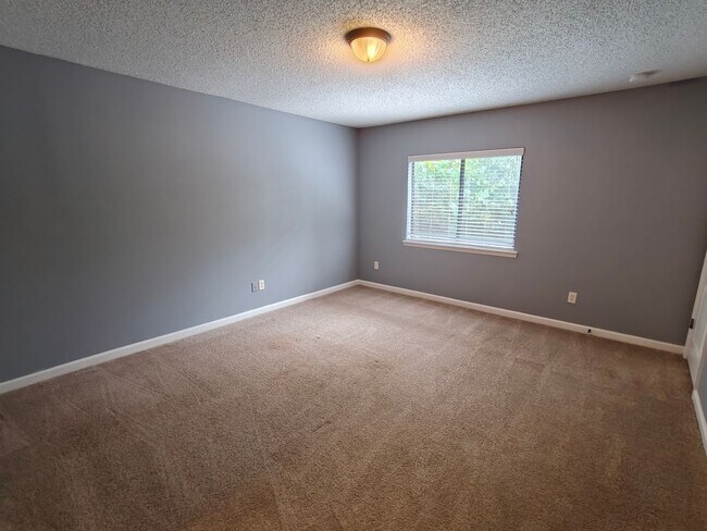 Building Photo - Spacious 2-Bed, 2.5-Bath Townhome with Gar...