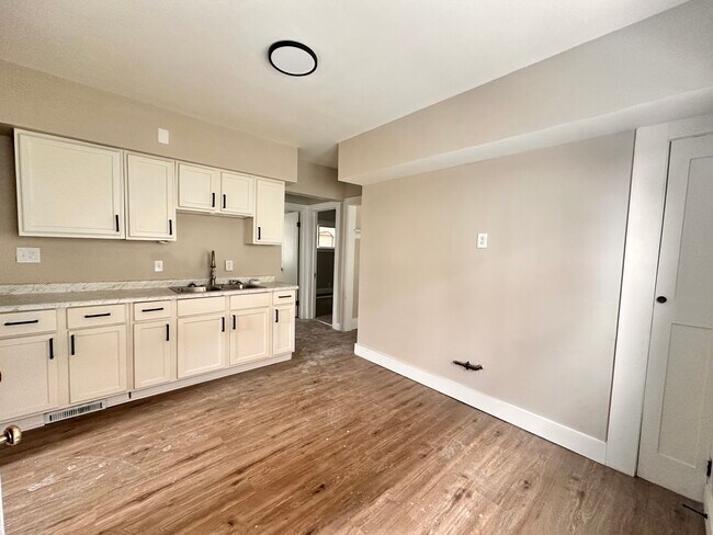 Building Photo - 2704 W Concordia Ave