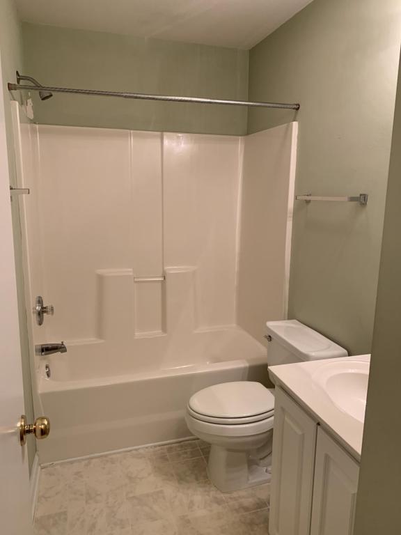 Building Photo - 853 Silvercrest Dr