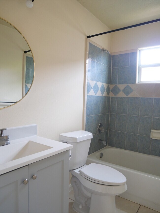 Building Photo - 6603 Schambray St
