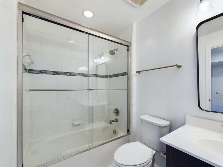 Building Photo - 6479 Jack Linton Dr S