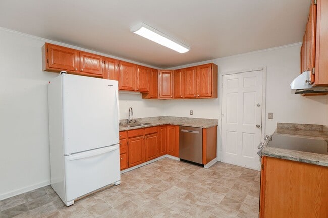 Building Photo - Elizabeth Lake Estates