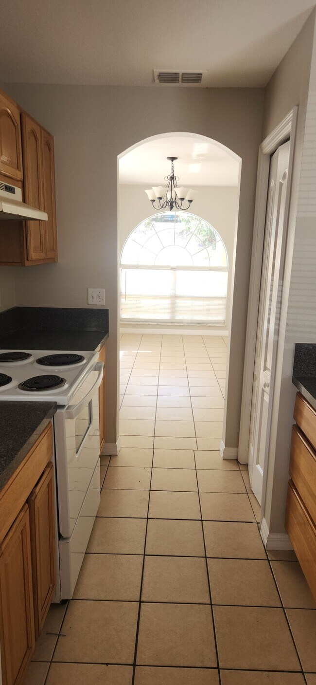 Building Photo - 963 E Main St