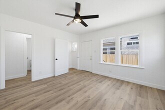 Building Photo - 1510 W 52nd St