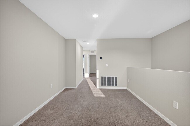 Building Photo - Spacious 4 Bedroom for Rent - With Amenities!