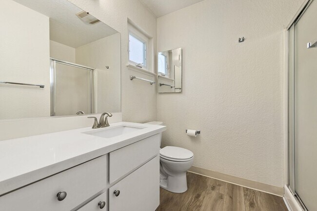 Building Photo - Beautiful 2-Bedroom 2.5Bathroom Mountain View Townhome