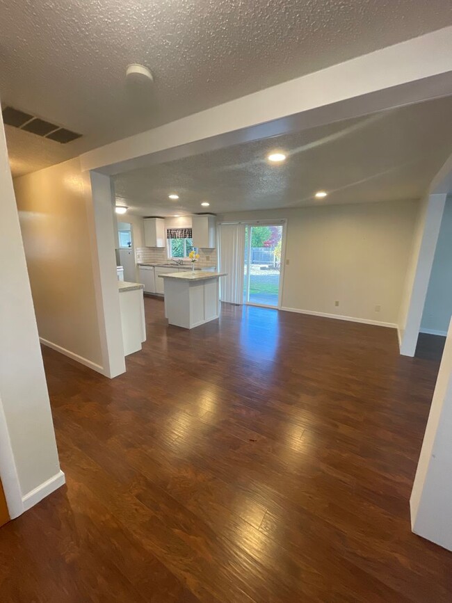 Building Photo - Newly remodeled rare four bedroom home wit...