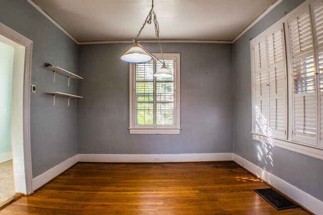 Building Photo - 617 Gales Ave