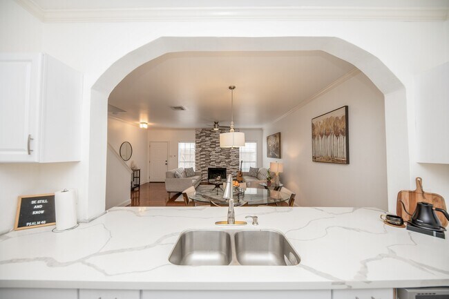 Building Photo - 2842 Holly Hall St