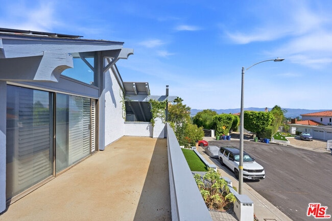 Building Photo - 4355 Chaumont Rd