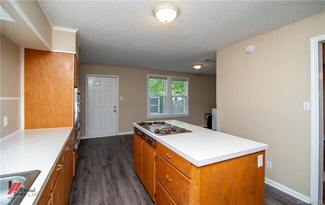 Building Photo - Charming 3 Bedroom Home in South Highland ...