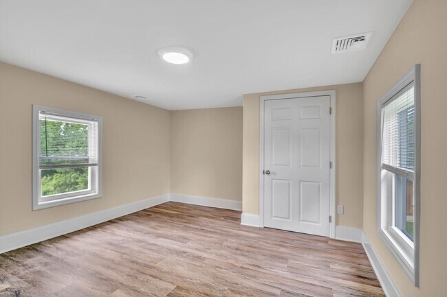 Building Photo - 1712 Linvale