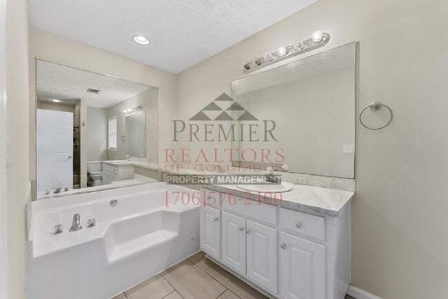 Building Photo - 6009 N Pointe Dr