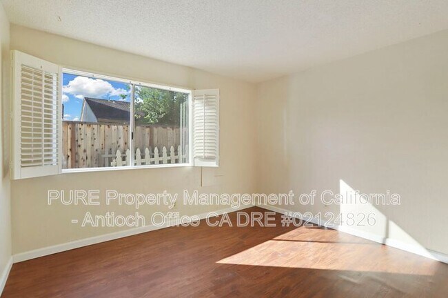 Building Photo - 2433 Sequoia Dr