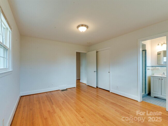 Building Photo - 1432 Bevis Dr