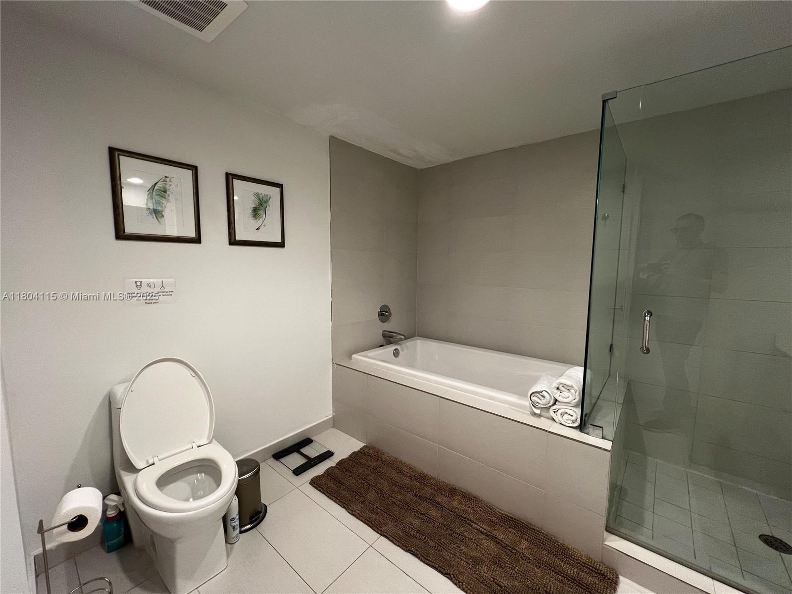 Building Photo - 2600 E Hallandale Beach Blvd
