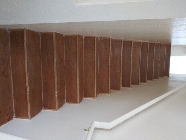 Wood stairs - 9109 Valle Vidal Plz SW
