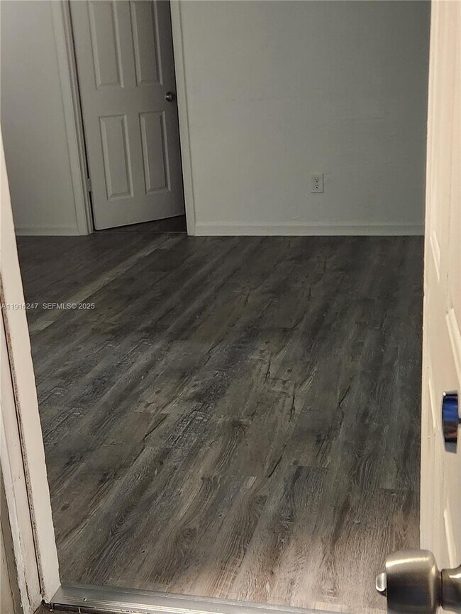 Building Photo - 519 NW 8th Ave