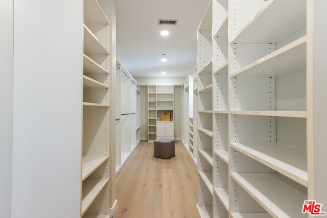 Building Photo - 509 Wynola St