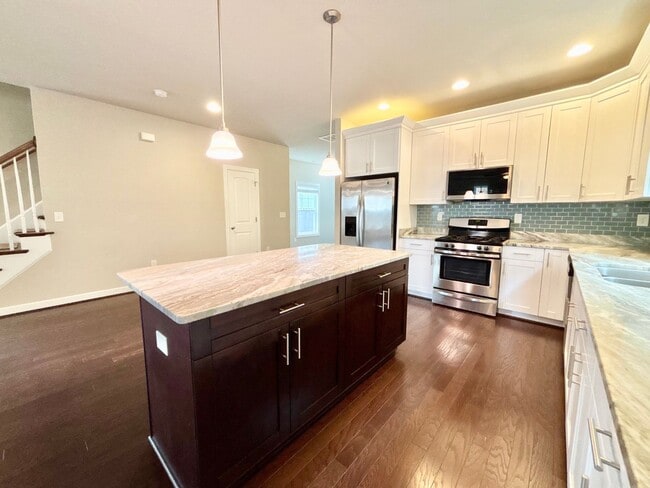 Building Photo - Gorgeous Home in Town Center Virginia Beach!