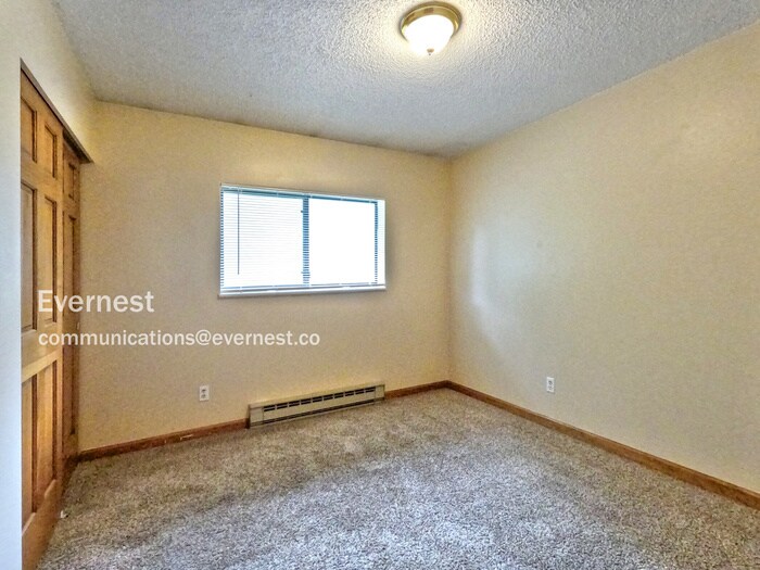 Building Photo - 712 Frontier Ct