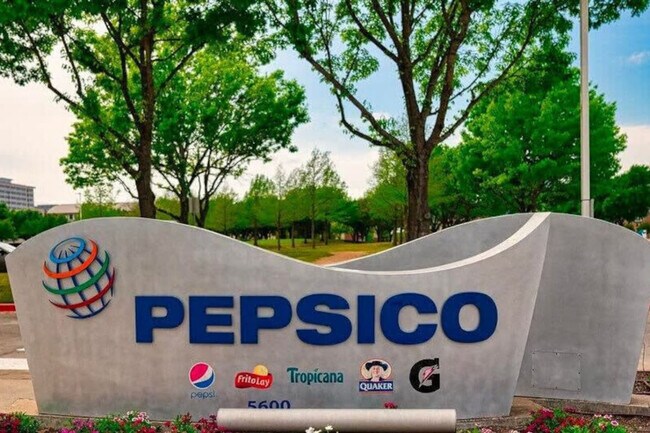 Building Photo - 5725 Town and Country Blvd